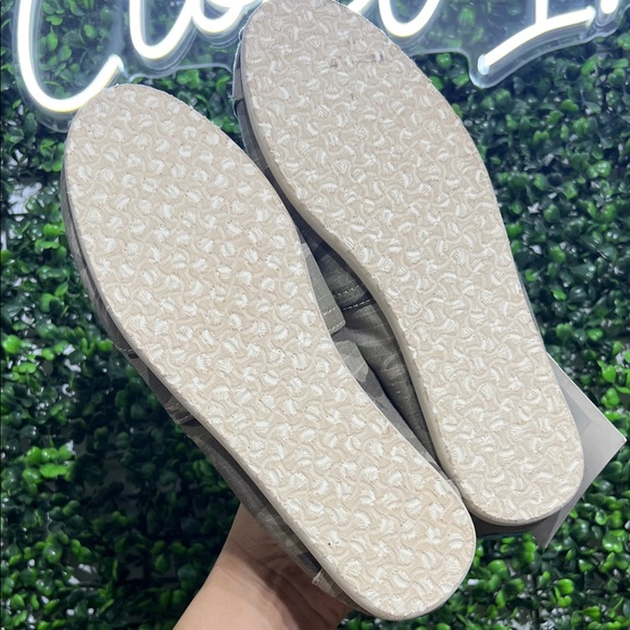 TOMS Alpargata CloudBound Size 8 women’s Camo Slip On - Picture 5 of 7